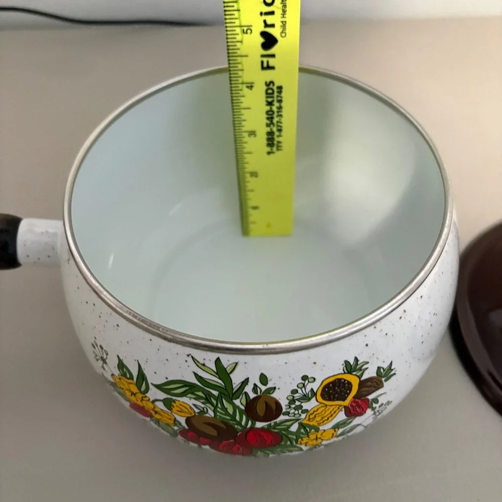 VTG Enamelware Sauce Pan with Lid Fruit Floral Motif Wooden Handle Speckled